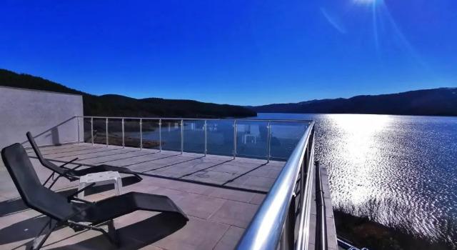 Люкс Lakeview-Estate ApartHotel