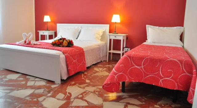 Апартаменты B&T Holiday House