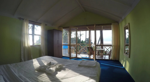 Коттедж с балконом Neptune Point Hill Cottages