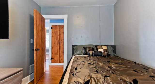 Amazing 5 Bedroom Downtown Ferndale House