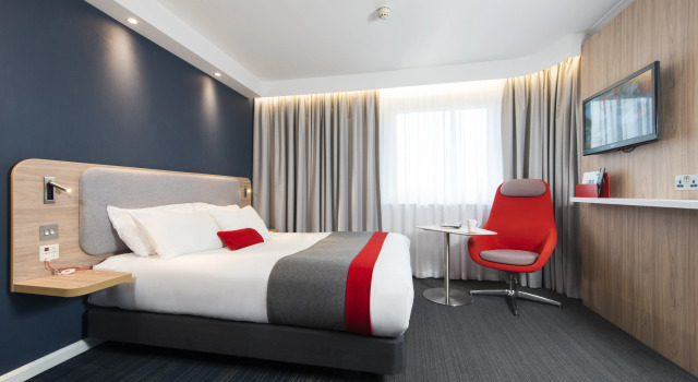 Отель Holiday Inn Express London Luton Airport by IHG