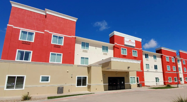 Кровать в общем номере Hawthorn Suites by Wyndham San Angelo
