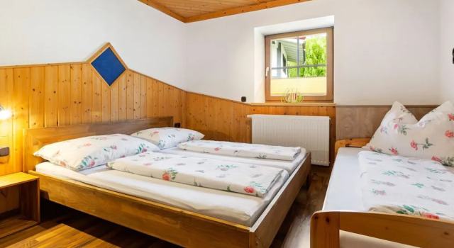 Simplistic Apartment in Bramberg am Wildkogel With Terrace, Rezerwuj Apartament Hotele w Salzburg z parkingiem, Parking