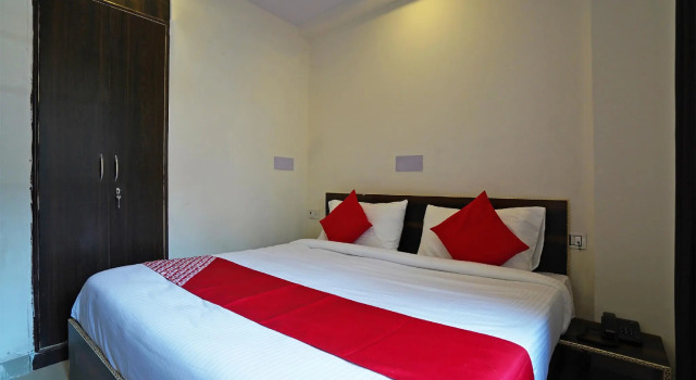 OYO 64076 Discovery Inn
