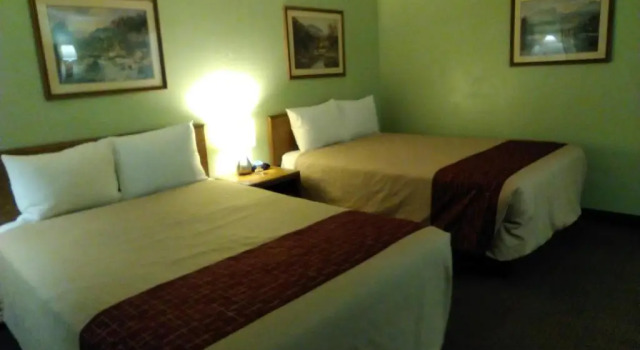 Четырёхместный номер Standard Mountain View Motel