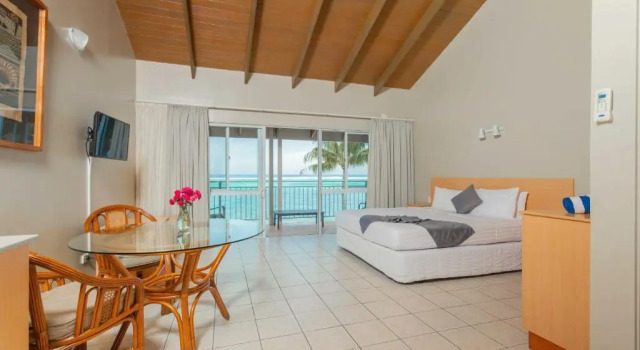 Студия Deluxe Moana Sands Beachfront Hotel
