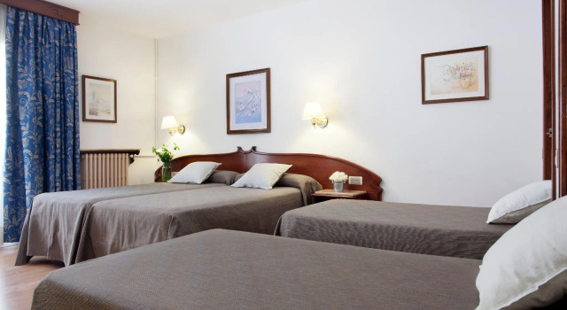 Четырёхместный номер Gaudi Hotel