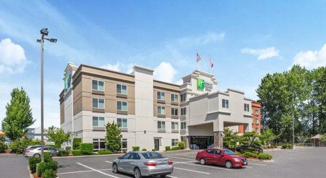 Полулюкс Deluxe Holiday Inn Express & Suites Tacoma by IHG