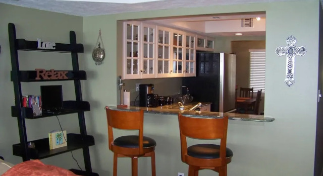 Crescent Beach Club 14C Apartment, Забронировать Апартаменты/квартира Отели Клируотер-Бич с парковкой, Парковка