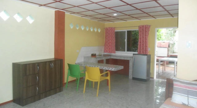 Menchus Pension House, Prenota Hotel Hotel a Tawala con piscina, Piscina