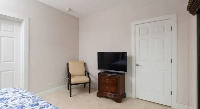 Номер Standard 3-Bedroom 2-Bath Condo Overlooking Pool