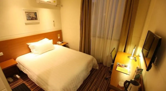 Jinguang Express Hotel Chengdu Yingmenkou Branch, Забронировать Отель Чэнду Сычуань, рядом с Chengdu International Exhibition Centre