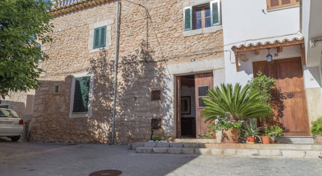 Cozy Cottage in Lloseta With Private Swimming Pool, Book Vacation Home  
