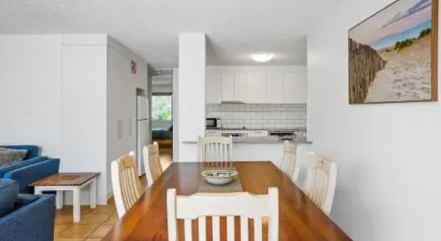 2/56 Lawson Street@Clarkes Beach