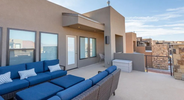 Cliffside Retreat, Varaa Lomakoti St. George 