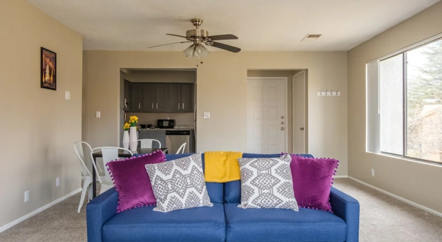 2 Bedroom Apartment w/ Pool, Balcony & WiFi by Frontdesk, Reserva ahora Apartamento Albuquerque 