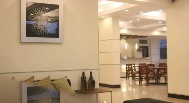 OYO 543 Negrense Suites
