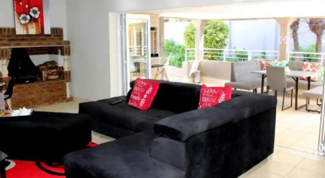 Comfort e Casa Lodge Near OR Tambo Airport, Book Hotel SPA-hoteller i Kempton Park, SPA