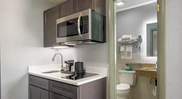 Люкс Deluxe Knights Inn and Suites Salem