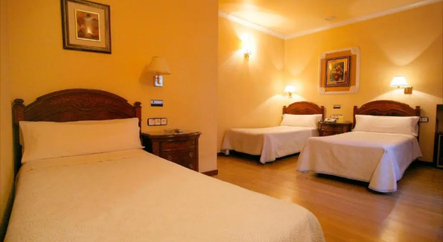 Трёхместный номер Standard Hostal Victoria III