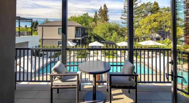 Номер Standard с балконом и с видом на бассейн Duchamp Healdsburg