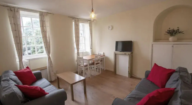 Cadell House Apt - Royal Mile, Забронировать Апартаменты/квартира Эдинбург Midlothian, рядом с Железнодорожный вокзал Эдинбург-Уэверли