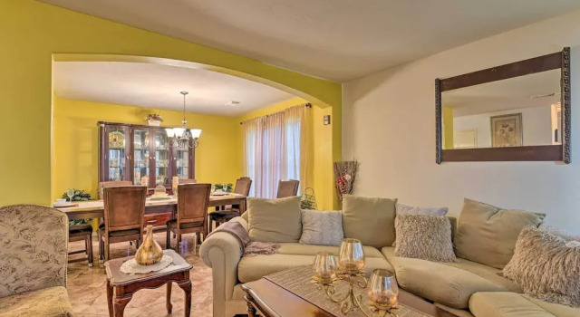 Коттедж с 6 комнатами Family-friendly Home ~ 12 Mi to Space Center!