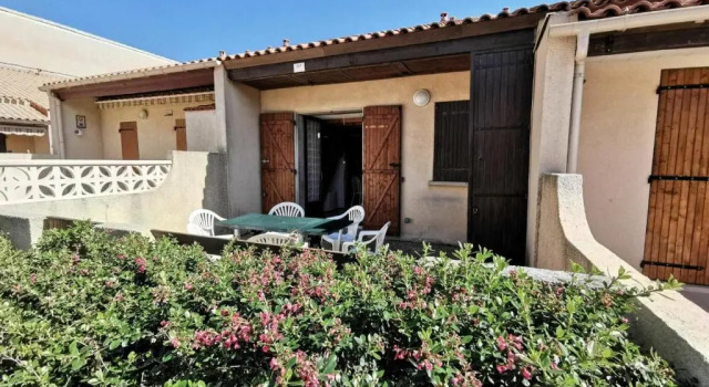 Résidence GRANDE BLEUE - Maisons & Villas pour 6 Personnes 64, Book Hotel Hoteller i Corbières med parkering, Parkering