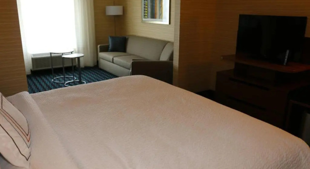 Люкс Fairfield Inn & Suites by Marriott Bowling Green