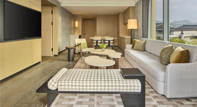 Люкс Premium с балконом Shu Hua Hotel Tianmu Mountain, Curio Collection By Hilton