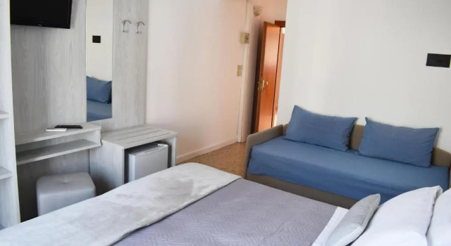 Четырёхместный номер Standard с балконом Hotel Edelweiss
