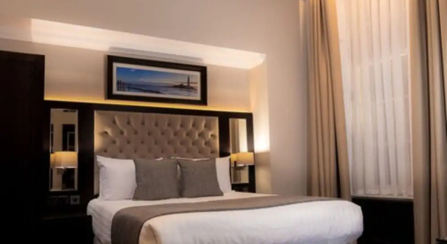 Апартаменты The County Aparthotel