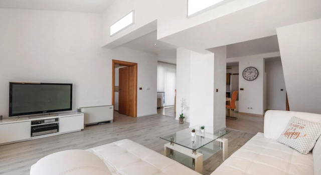 Amazing Home In Kastav, Забронировать Дом для отпуска Отели Приморско-Горанской жупания с парковкой, Парковка