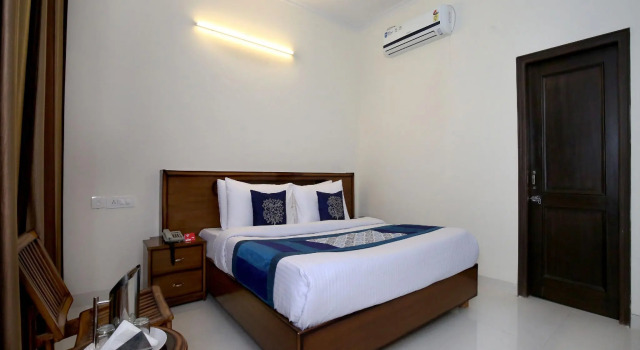 OYO 9922 Rishi & Kunal Guest House, Rezervovat Penzión Hotely v Panchkula s parkováním, Parkování