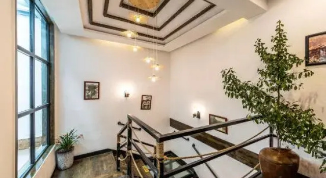 The English translation for, Rezerwuj Hotel Xiangxi Hunan