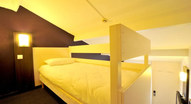 Трёхместный номер Standard Brit Hotel Lyon Nord Dardilly