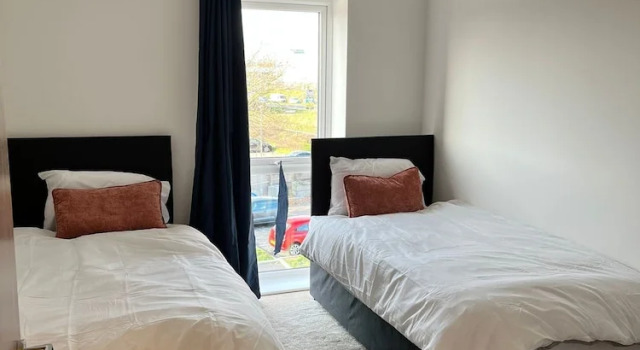 Luxury 2-bed Flat in Lakeside, West Thurrock