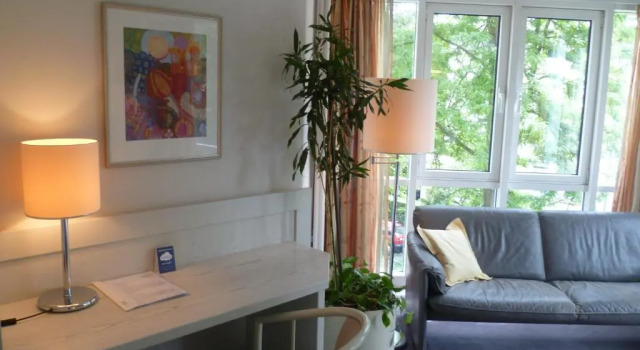 Полулюкс Fontana Hotel Wiesbaden