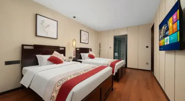 Люкс Grand Redwood International Hotel