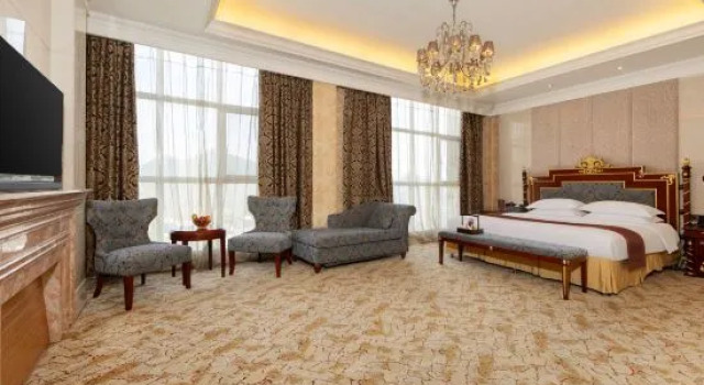 Люкс Luxury с 2 комнатами GuiYang NanTian Hotel