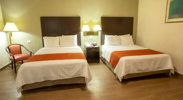 Четырёхместный номер Superior Hotel Plaza Calzada