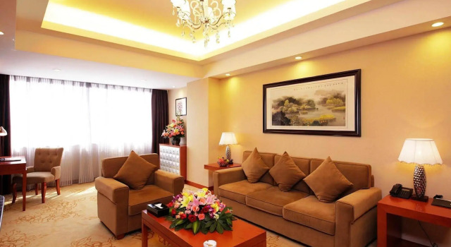 Guandu Hotel - Kunming, Rezerwuj Hotel Hotele w Kunming z parkingiem, Parking