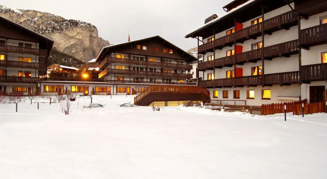 Hotel Antares, Забронировать Отель Бизнес-отели Сельва-ди-Валь-Гардена, рядом с Кресельный подъёмник Фунджейя (нижняя станция), 4* 5*
