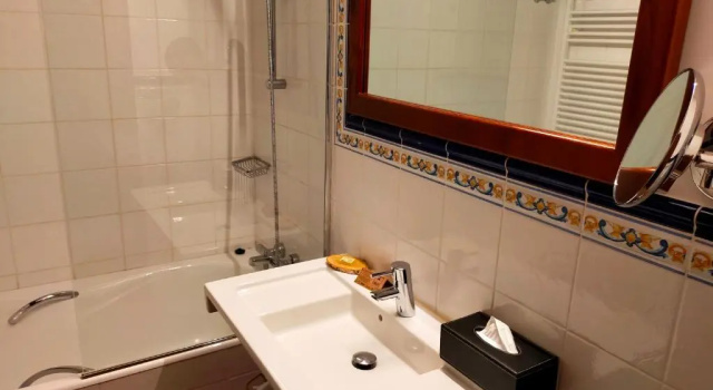Standard Twin room Hotel Rural LATORRIÉN DE ANE