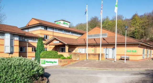 Кровать в общем номере Holiday Inn Cardiff - North M4