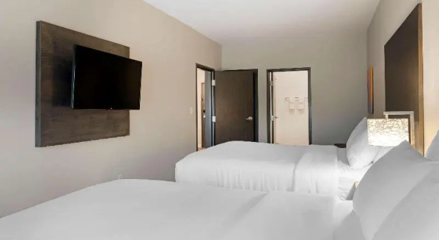 Люкс MainStay Suites Cincinnati University - Uptown
