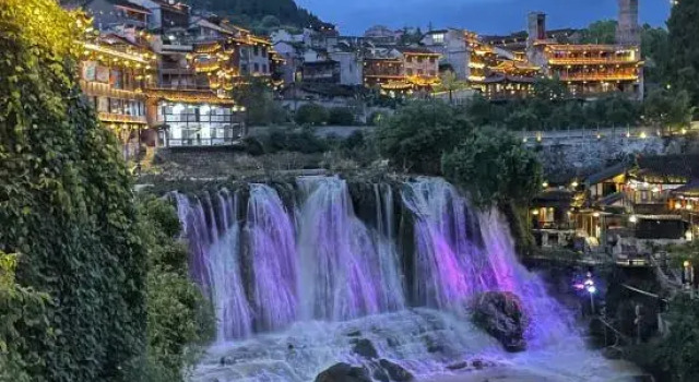 12C · Core Location View Homestay | Overlooking Night Light Show & Riverview Above Furong Falls, Book Hotel Xiangxi Hunan
