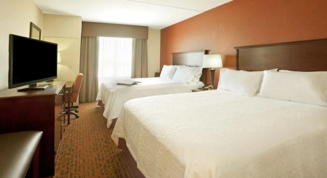 Hampton Inn & Suites Minneapolis St. Paul Airport - Mall of America, Varaa Hotelli Hotellit Minnesota pysäköinnillä, Pysäköinti