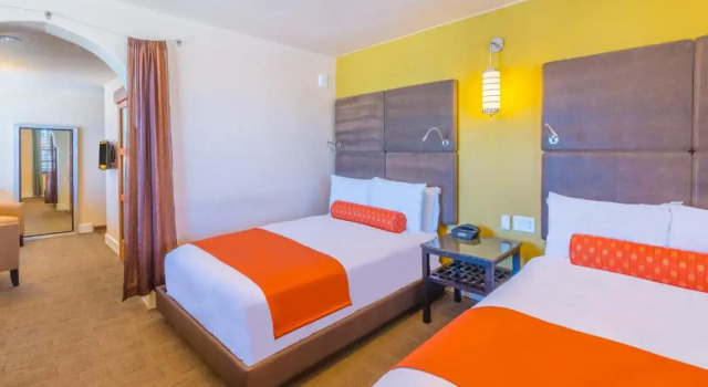 Четырёхместный номер Standard Hotel Andaluz Albuquerque, Curio Collection By Hilton