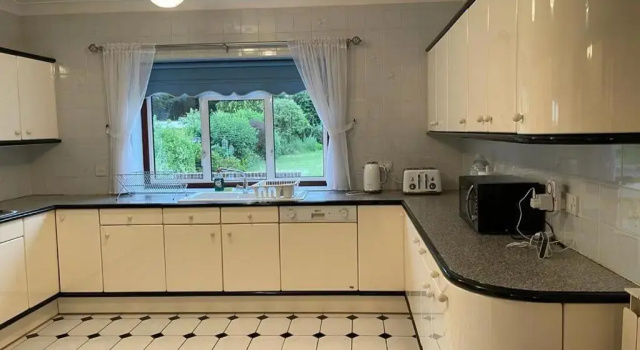 Cheerful 3 bedroom house with off street parking, Prenota Hotel Bromley Lewisham